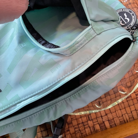 Robin Ruth Teal Women’s Hawaii Aloha Sling Backpack Bag PRICE DROP - Picture 7 of 8